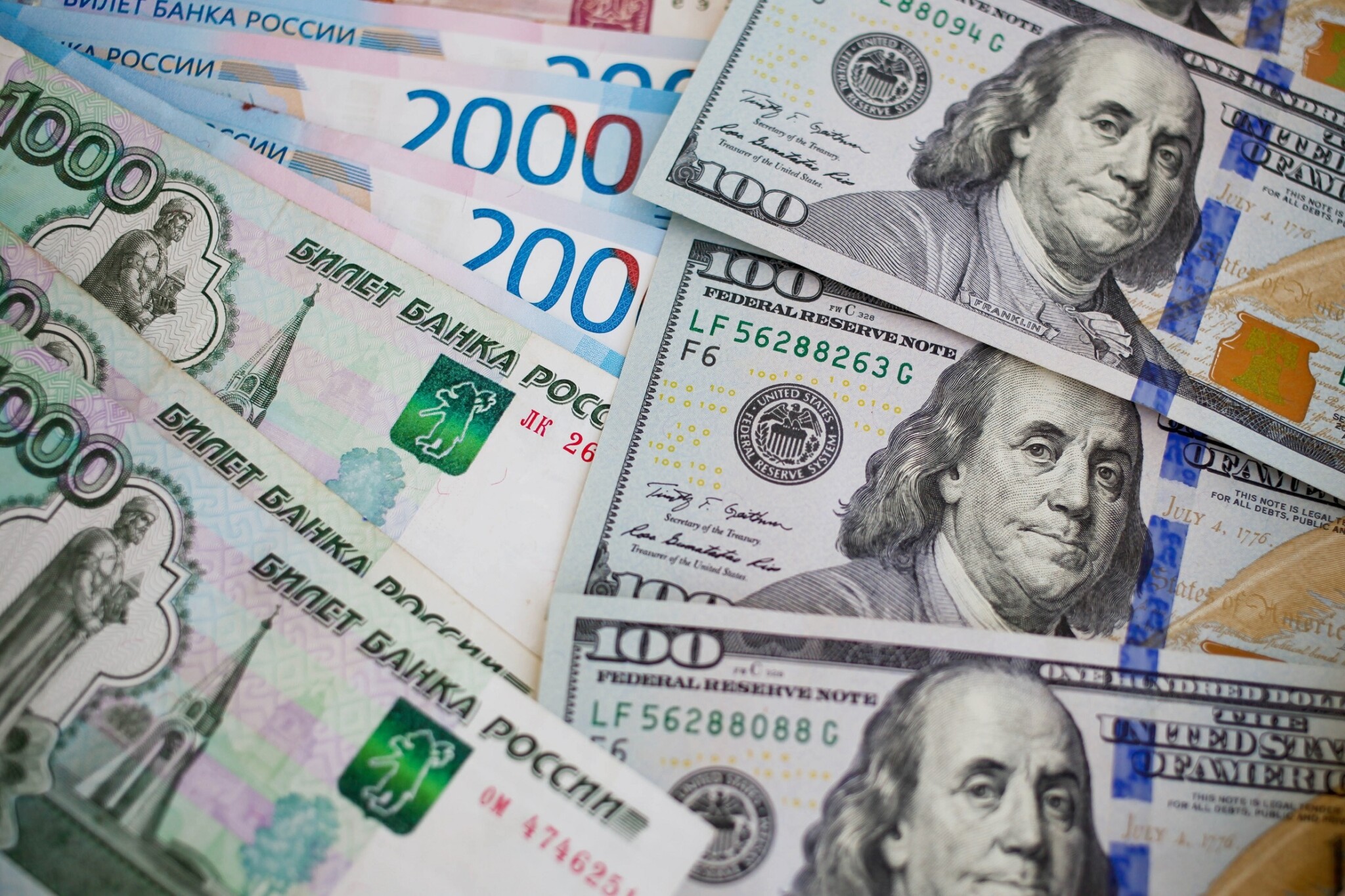 Доллары в рубли казань. Доллары в рубли. Доллар (валюта). Доллар и евро. Доллар евро рубль.