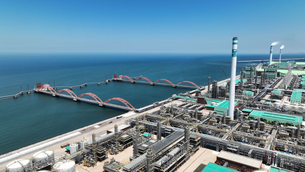 Trump Strikes at China’s Iranian Oil Trade, but It’s Not Enough